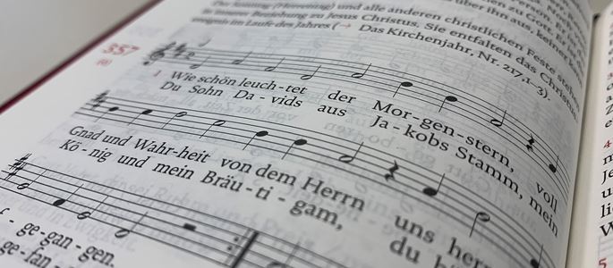 Wie Kirchenlieder in der Krise Hoffnung und Trotz stiften können