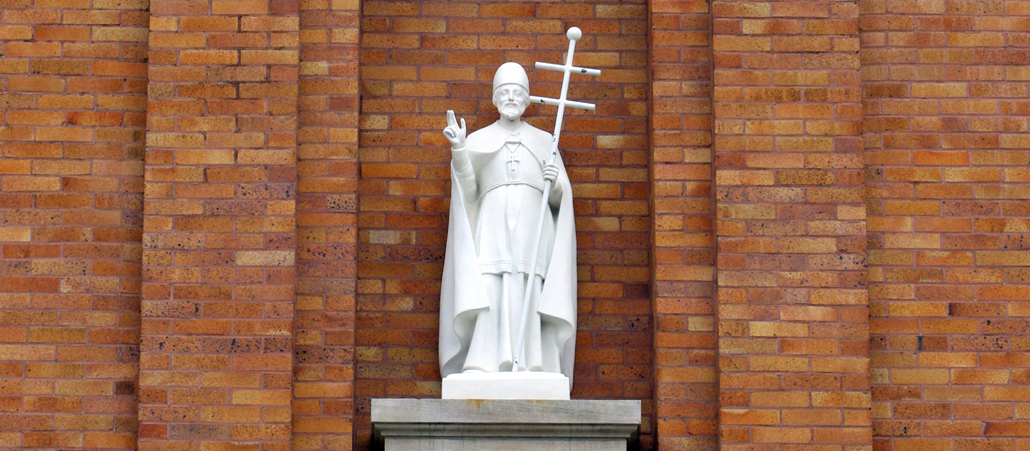 Statue von Leo dem Großen vor der gleichnamigen Kirche in Ohio/USA.