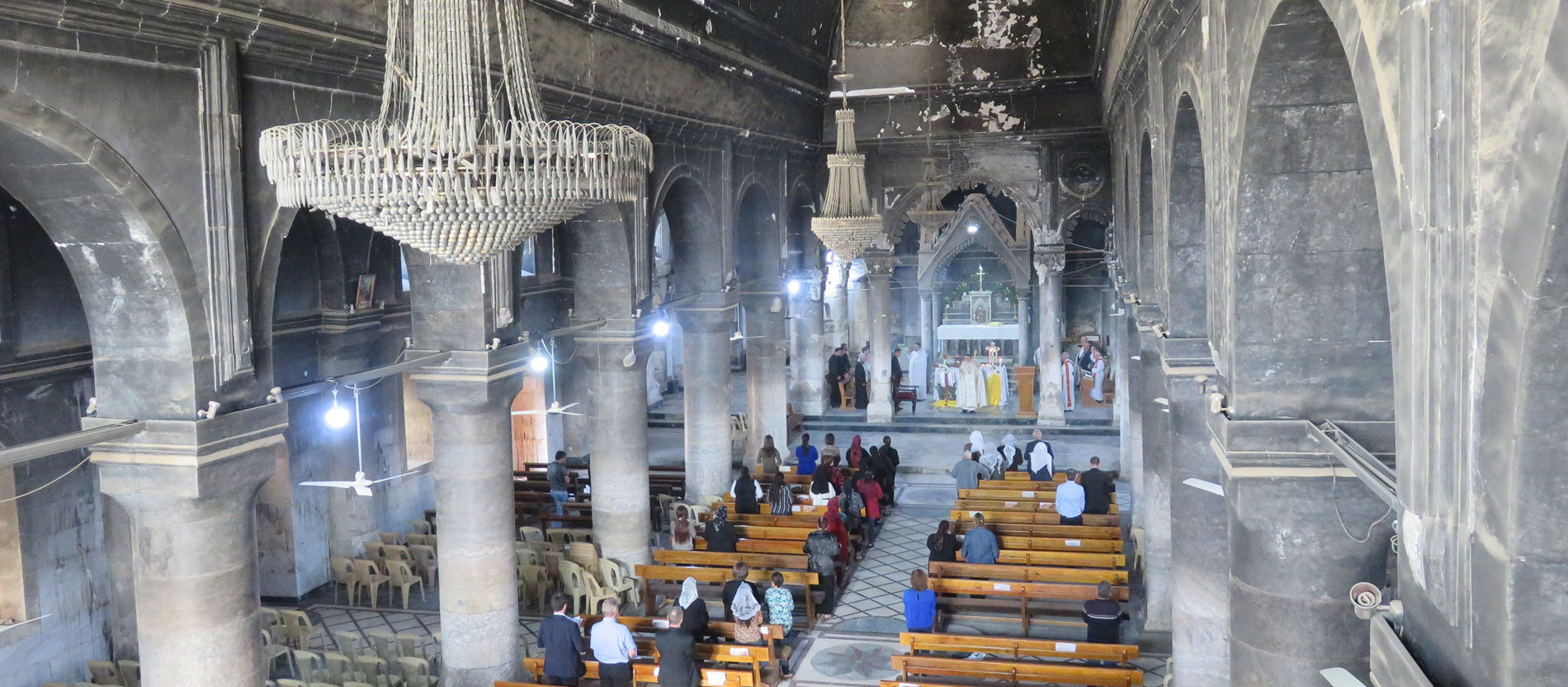 Die von IS-Brandbomben gezeichnete syrisch-katholische Kathedrale von Karakosh