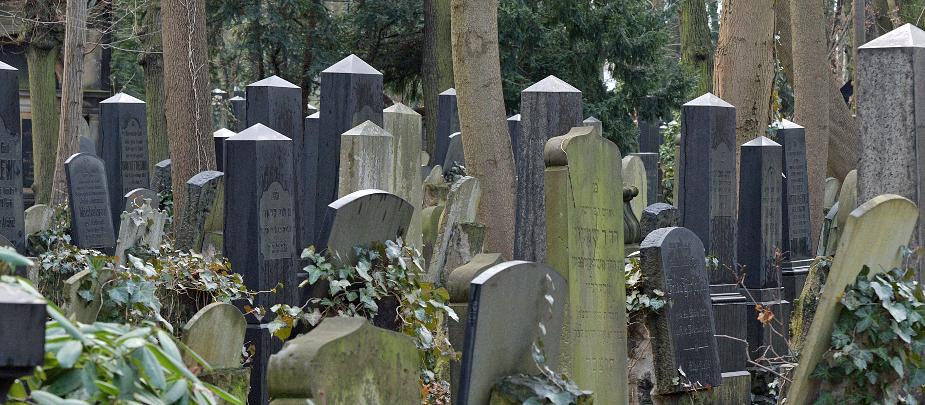 2018 wurde jede zweite Woche ein jüdischer Friedhof geschändet 