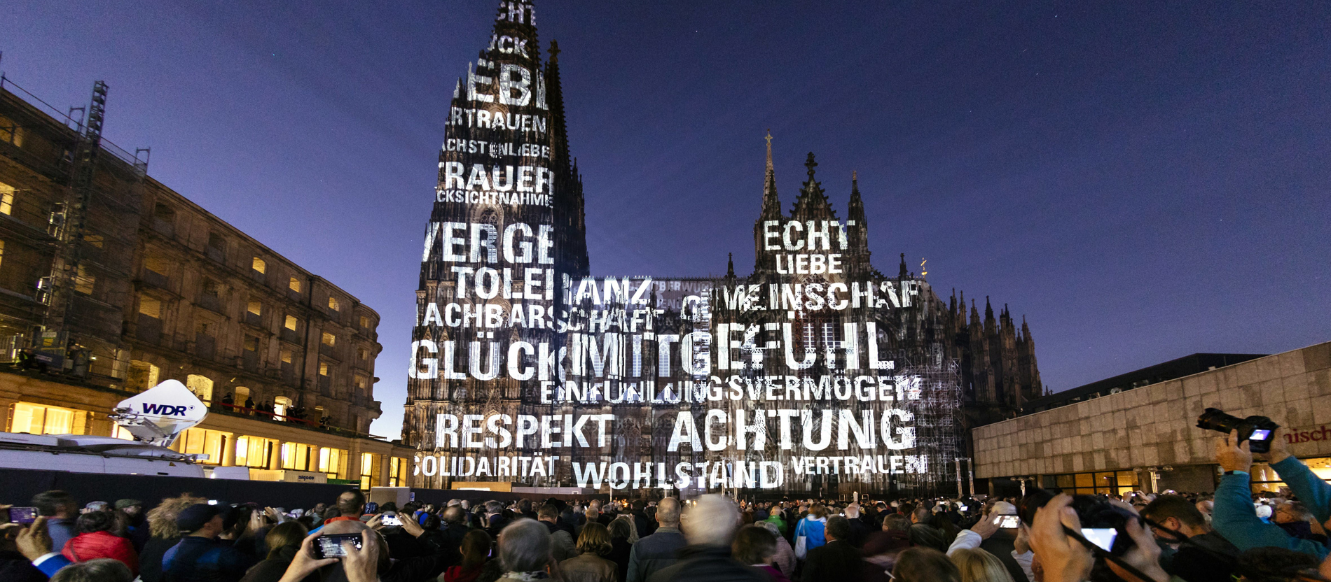 150.000 Menschen bestaunen den illuminierten Dom