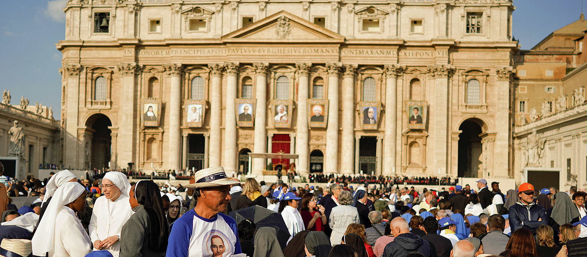 Papst spricht Paul VI. und Oscar Romero heilig