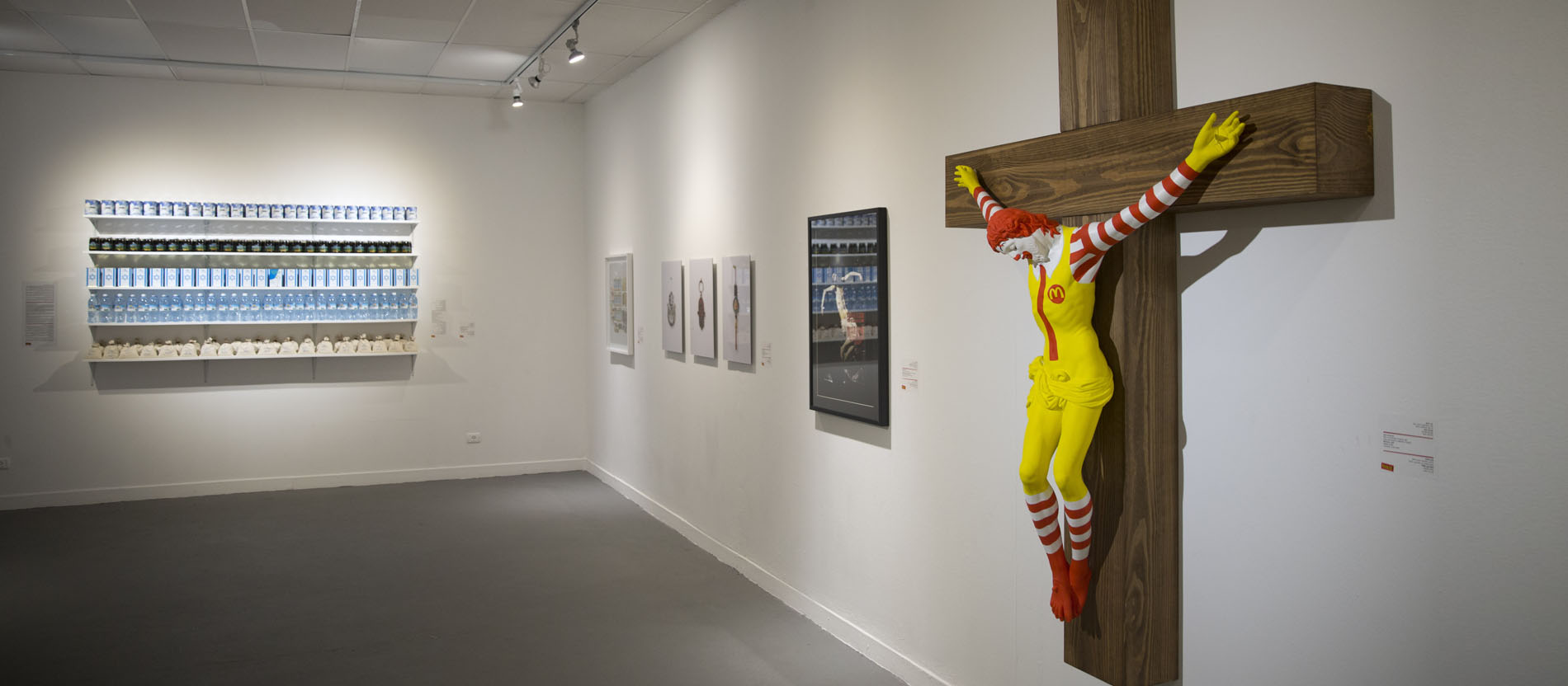 "McJesus" von Jani Leinonen: Ronald McDonald als Gekreuzigter