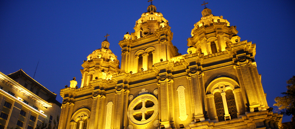Hell erleuchtet: Die St. Joseph Kathedrale in Peking.