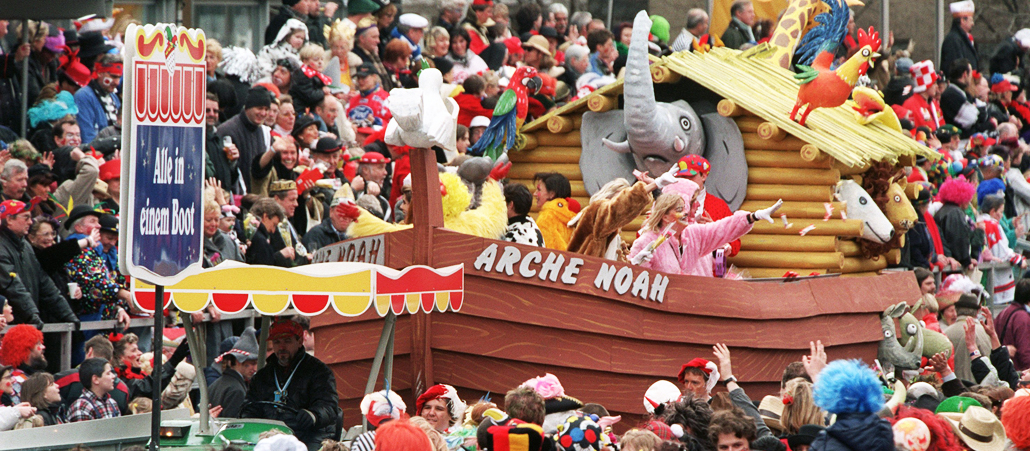 Luther fährt im Mainzer Rosenmontagszug mit