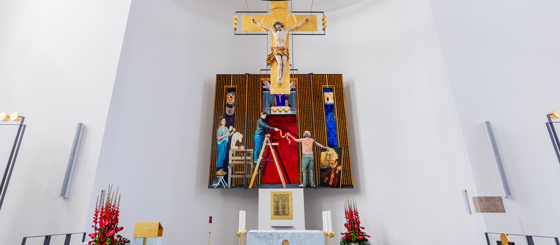 Zeitung: Aufregung um Marienbild mit Jeans und Leiter in Kirche