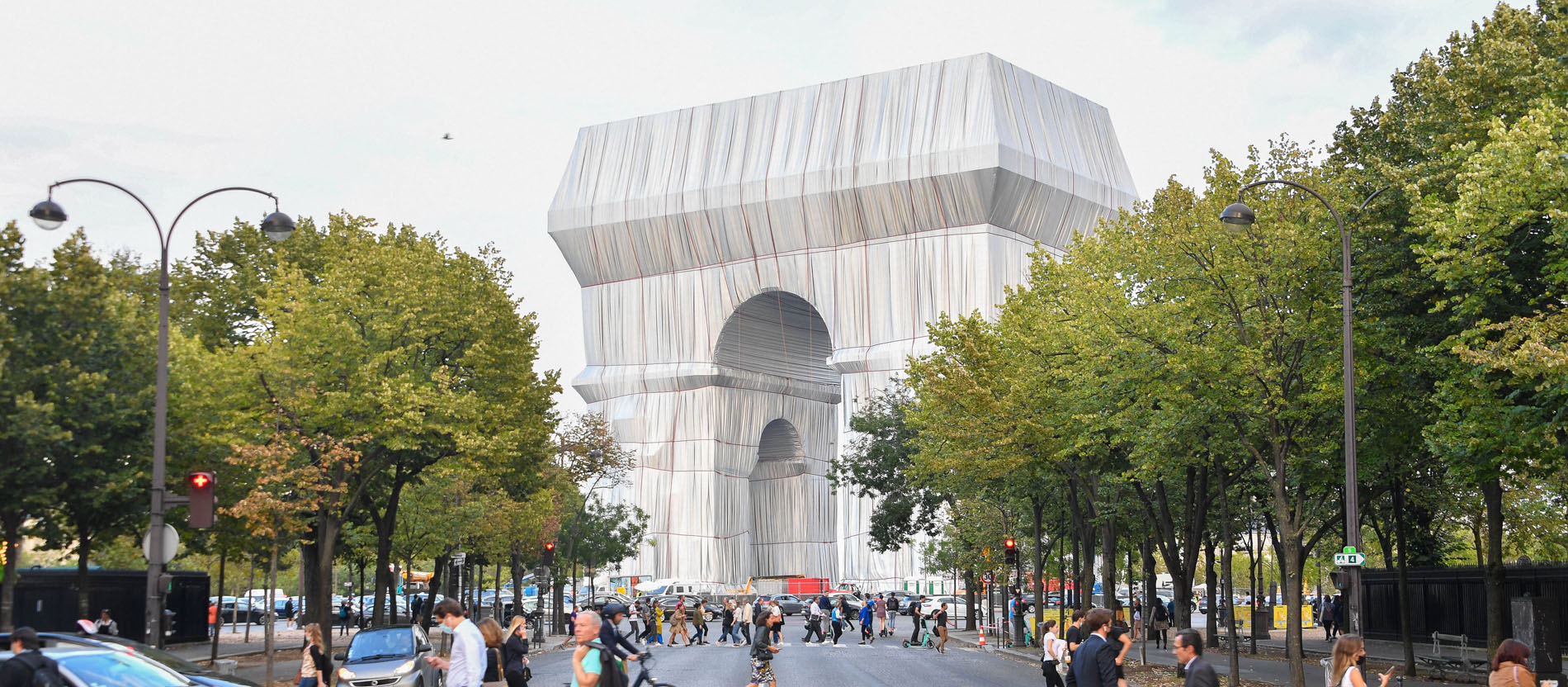 Der verhüllte Triumphbogen in Paris
