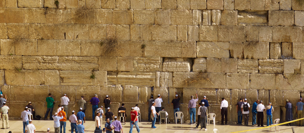 Gläubige an der Klagemauer in Jerusalem.