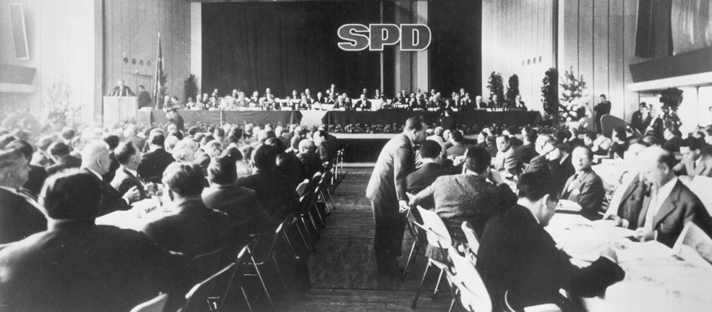 Mit der Verabschiedung des Godesberger Programms 1959 erkannte die SPD unter anderem die Bedeutung der Kirchen an.