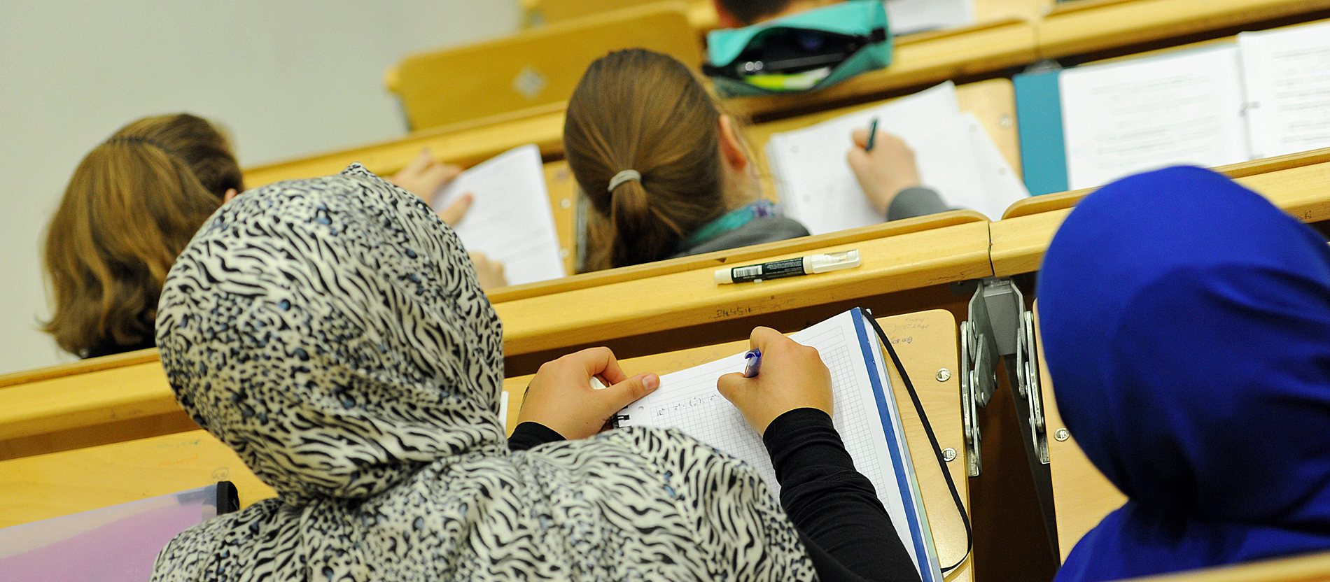 NRW erlaubt Kopftuch für muslimische Lehrerinnen