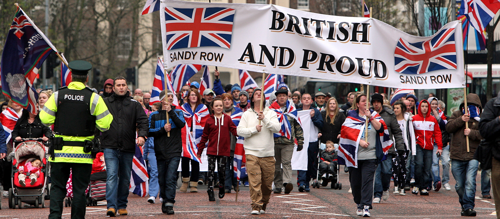 Pro Britannien: Protestantische Nordiren demonstrieren Anfang Januar gegen die Entscheidung des Belfaster Stadtrates, die britische Flagge nur noch an wenigen Tagen im Jahr zu hissen.