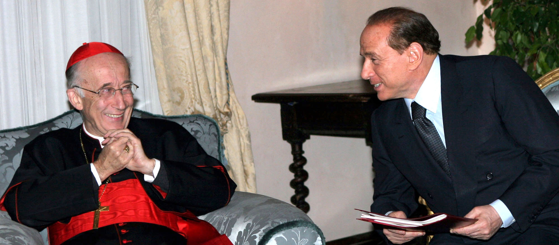 Kardinal Camillo Ruini und Silvio Berlusconi im Jahr 2005.