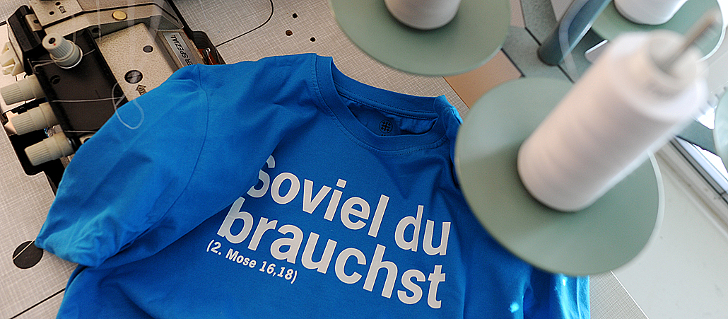 Ein T-Shirt mit der Losung des 34. Evangelischen Kirchentags in Hamburg.