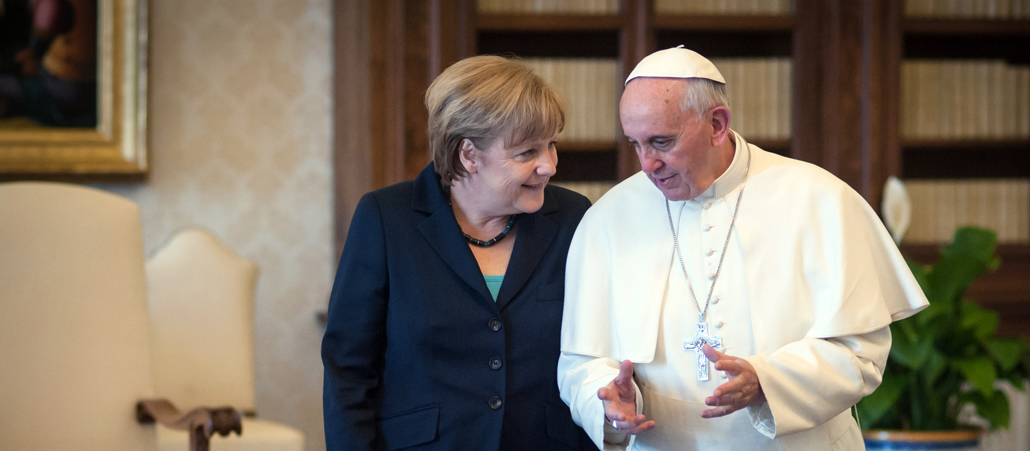 Bundeskanzlerin Angela Merkel (CDU) und Papst Franziskus der Privataudienz am 18.05.2013 im Vatikan.
