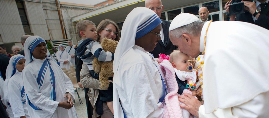 Papst Franziskus besuchte die Sozialstation der Mutter-Teresa-Schwestern am Vatikan.