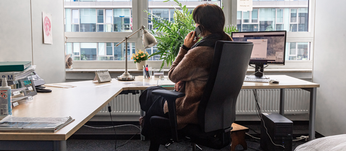 Ehrenamtliche Telefonseelsorger lernen die Not der Anrufer auszuhalten