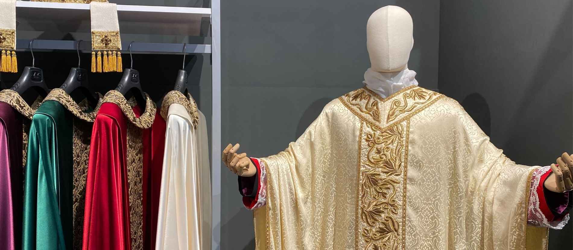 Kirchengewänder im Geschäft von Filippo Sorcinelli