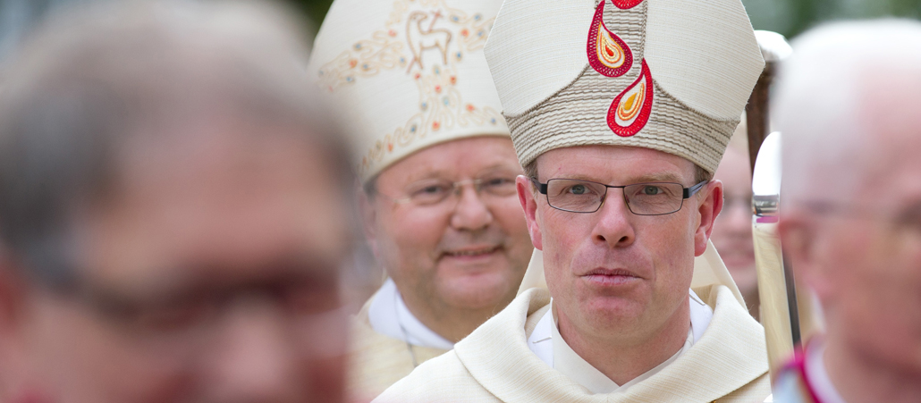 Bischof Bode hatte Wübbe zuvor zum neuen Weihbischof für das Bistum Osnabrück geweiht. Wübbe ist Nachfolger von Weihbischof Kettmann, der vor eineinhalb Jahren in den Ruhestand gegangen ist