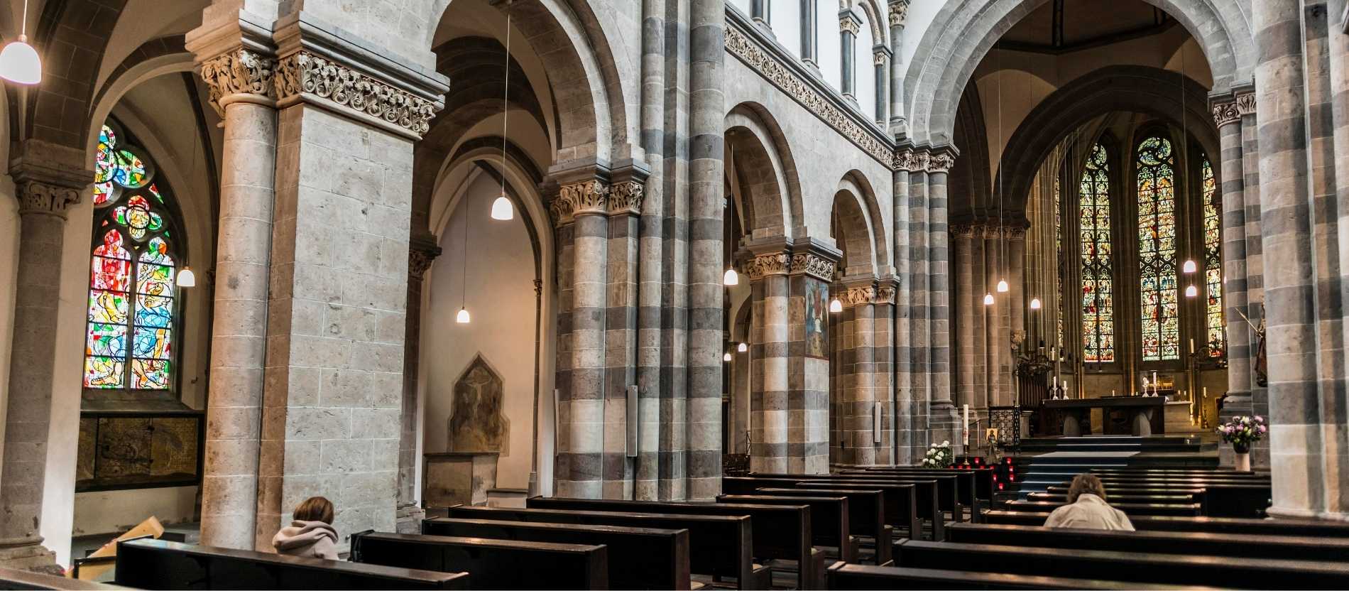 Beter, Sänger, Touristen, Diebe: Das erleben Ehrenamtliche in Kirchen