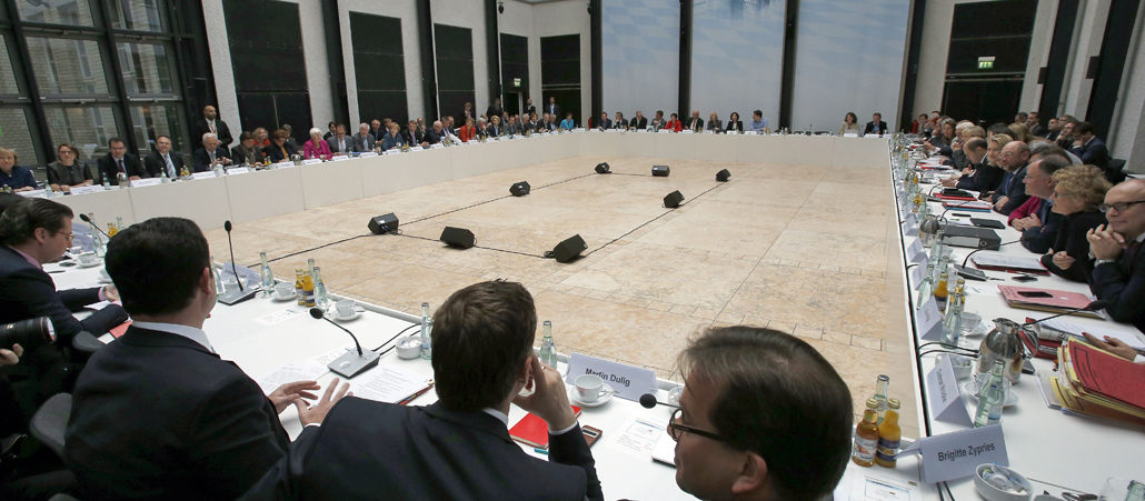 Vertreter und CDU/CSU und SPD am 5.11. bei den Koalitionsverhandlungen in Berlin.