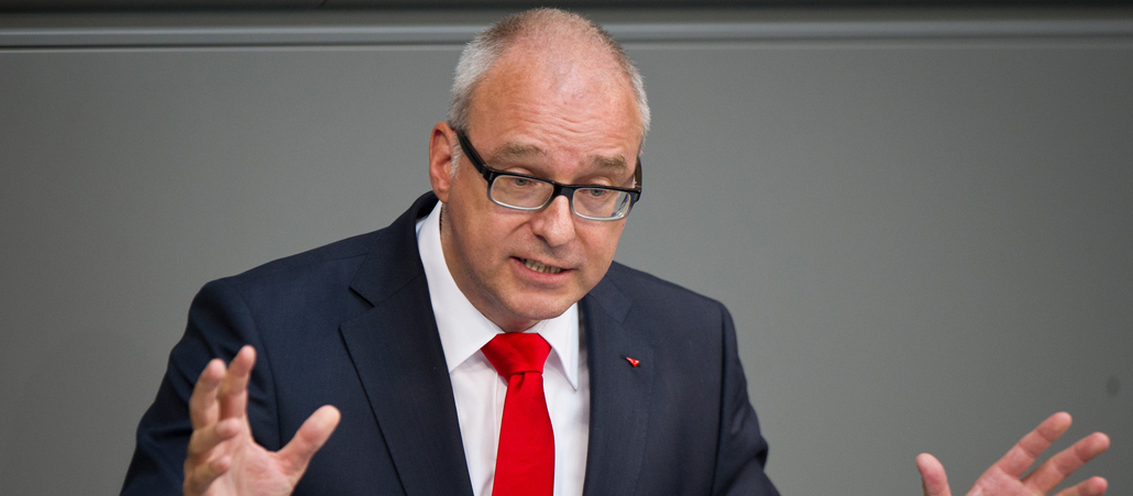Matthias W. Birkwald (Die Linke) ist seit 2009 Mitglied des Deutschen Bundestags (Landesliste Nordrhein-Westfalen). Er ist rentenpolitischer Sprecher der Linken-Bundestagsfraktion.