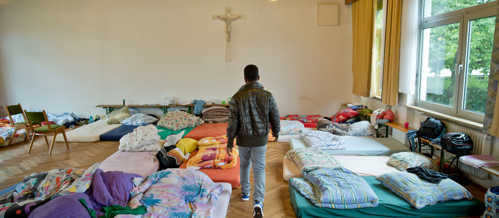 Matrazenlager von Flüchtlingen in Räumen der Pfarrei St. Otto im mittelfränkischen Cadolzburg.