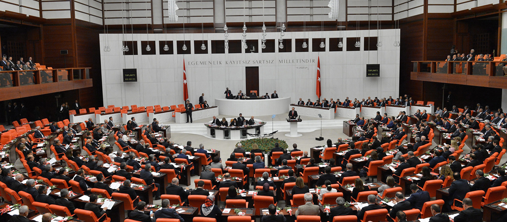 Blick auf den Sitzungssaal des türkischen Parlaments in Ankara.