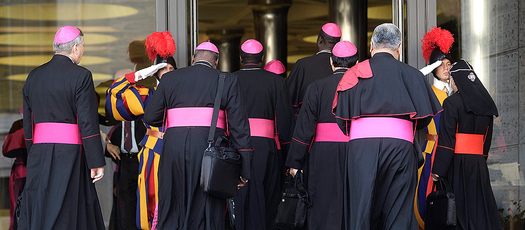 Die Soutane ist ein bis zu den Knöcheln reichendes schwarzes Gewand eines Priesters. Bis vor einigen Jahrzehnten war die Soutane als Alltagsbekleidung der Priester üblich. Heute wird sie als Oberbekleidung nur noch bei festlichen Anlässen getragen und in liturgischen Feiern unter den liturgischen Gewändern (Kasel). Die Soutane ist bis etwa zur Hüfte tailliert geschnitten und besitzt vom Kragen bis zum Saum 33 kleine Knöpfe - für die 33 Lebensjahre Christi auf Erden. Die Farbe der Soutane bei liturgischen Feiern richtet sich nach dem Rang des Klerikers. Kardinäle tragen Rot, Bischöfe und Prälaten Violett, Päpstliche Ehrenkapläne Schwarz mit violetten Knöpfen, sonstige Priester Schwarz.