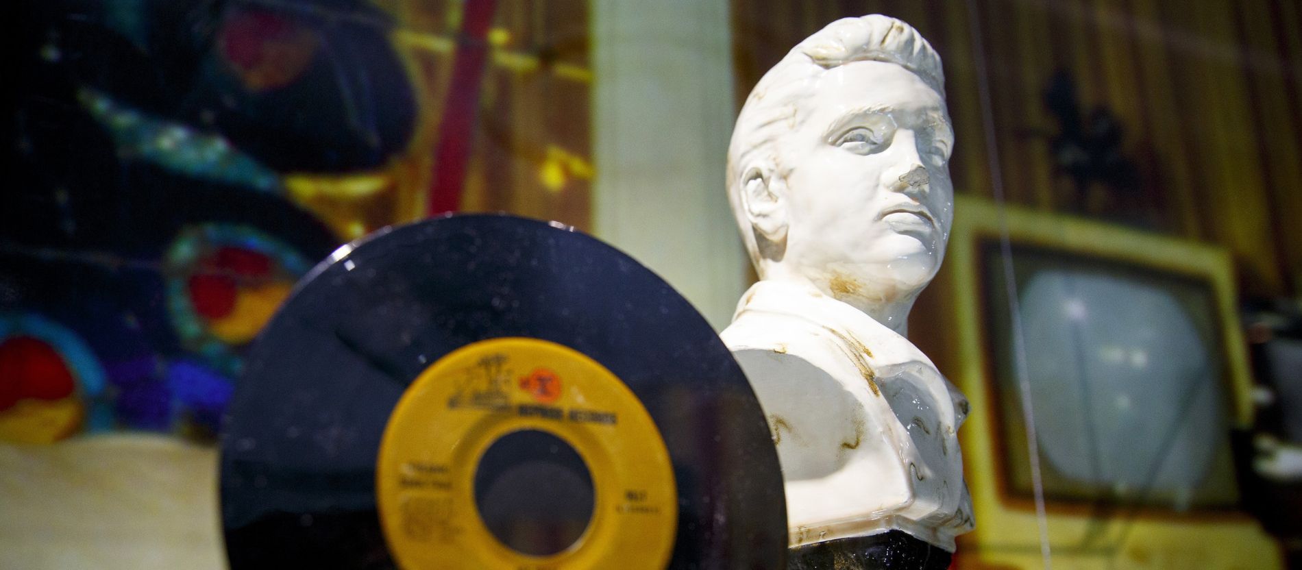 Wie ein Diakon mit Senioren Elvis-Gottesdienste feiert