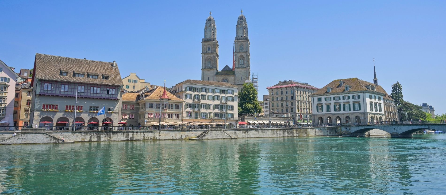 Blick auf das Limmatquai in Zürich