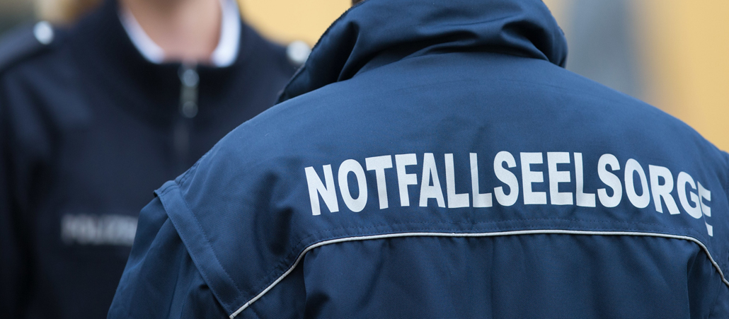 Notfallseelsorger sind immer dann im Einsatz, wenn Opfer oder Zeugen schwerer Unglücke und Gewalttaten unmittelbare Hilfe brauchen.