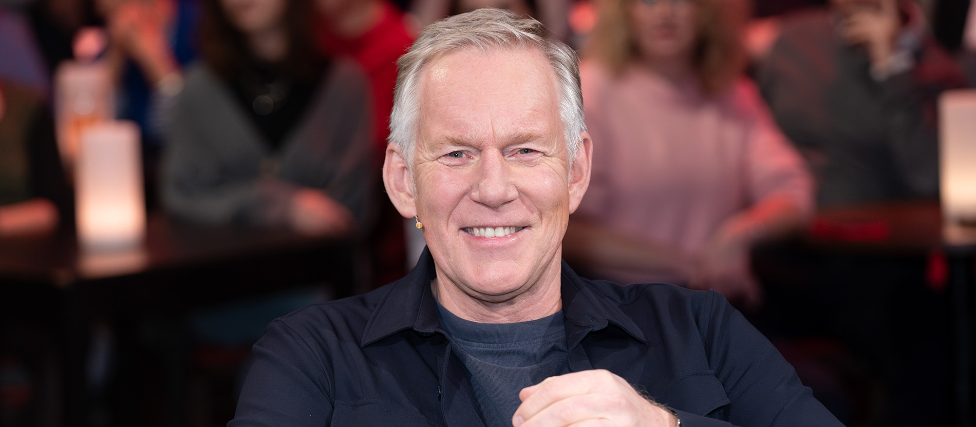 Der Moderator Johannes B. Kerner im November 2025 bei einer Talkshow.