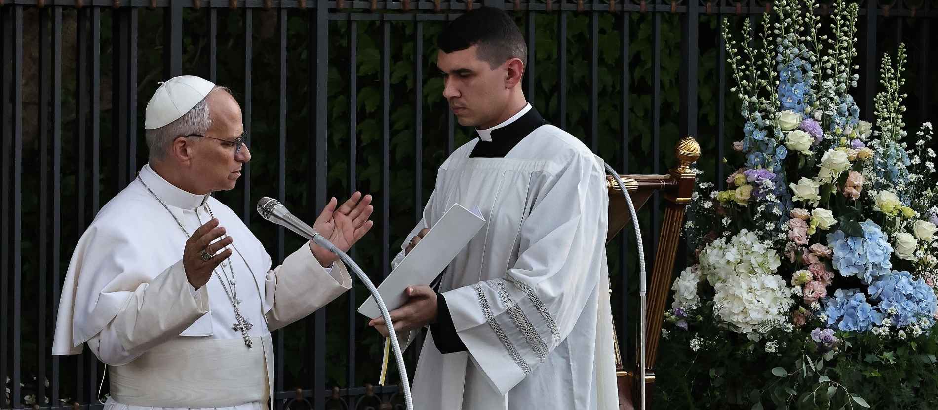 Papst Leo XIV. beim Rosenkranzgebet 