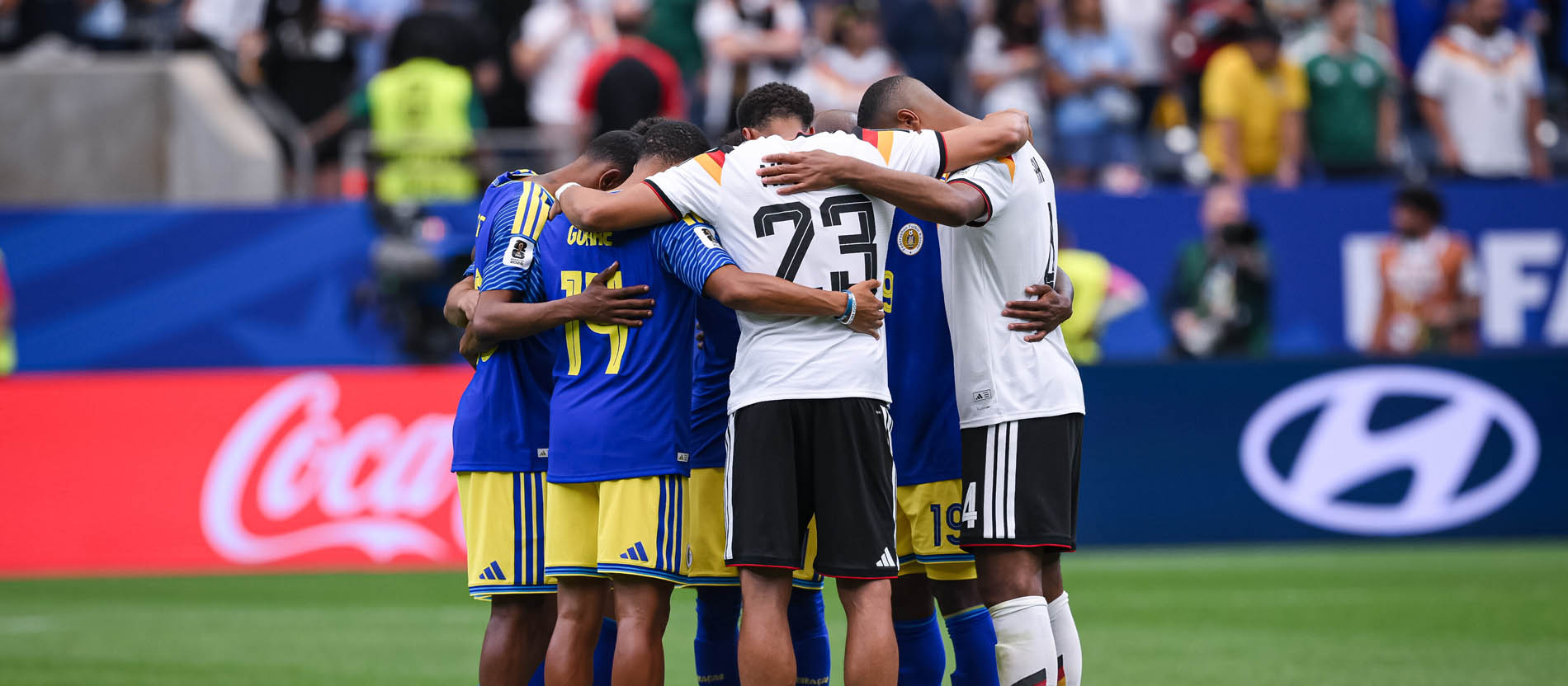 Gebetskreis nach dem WM-Spiel Deutschland - Curacao.