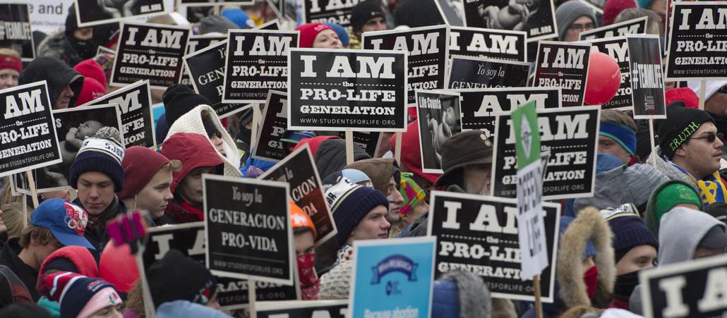 Trotz eines Schneesturms nahmen Zehntausende am 22. Januar 2016 am 43. March for Life in Washington teil.