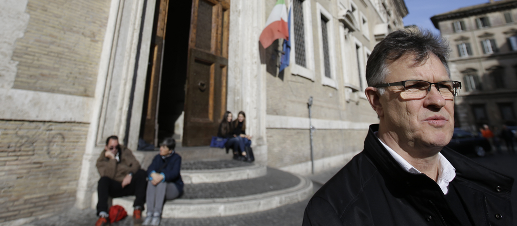 Opfervertreter Peter Saunders nimmt seit Anfang Febraur eine 