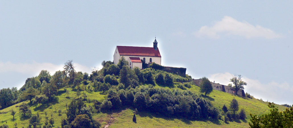 Eine Kapelle auf einem Berg