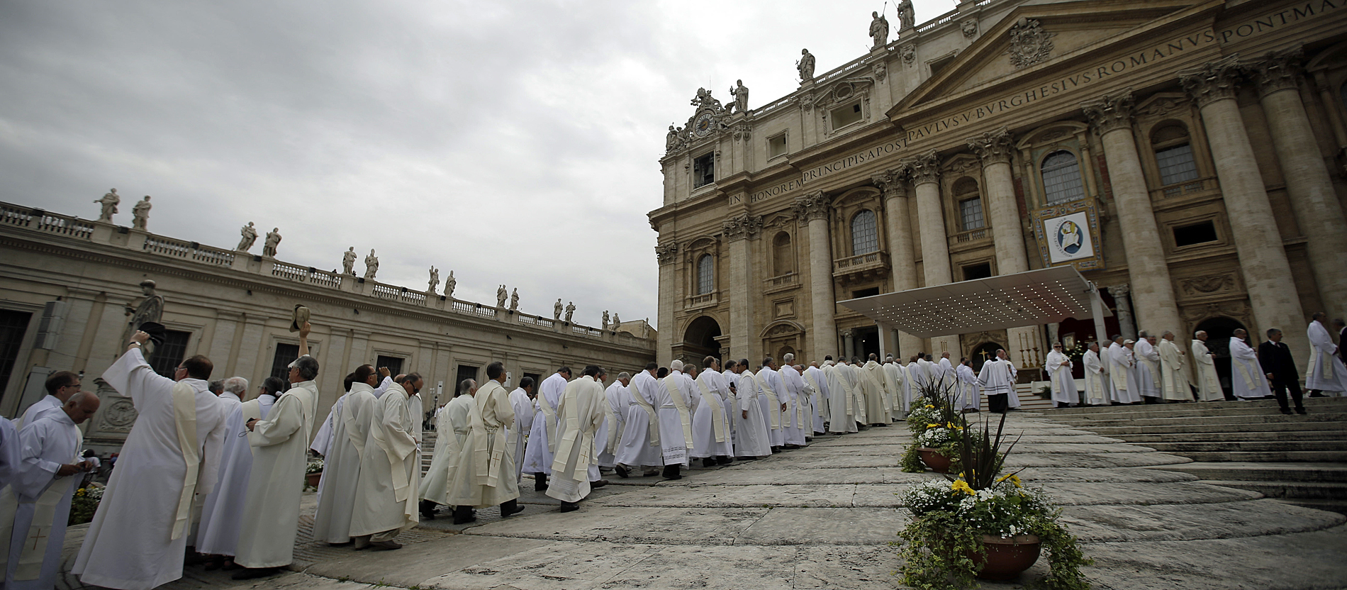 Papst feiert Messe mit Diakonen