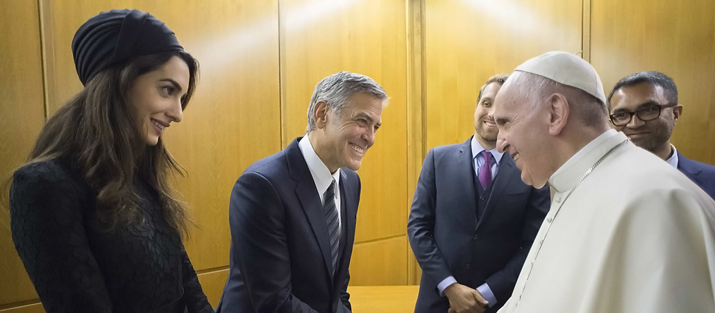 Papst Franziskus empfängt US-Schauspieler George Clooney und dessen Frau, die Star-Anwältin Amal Clooney, im Vatikan.
