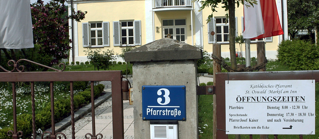 Ein katholisches Pfarrhaus in Marktl am Inn.