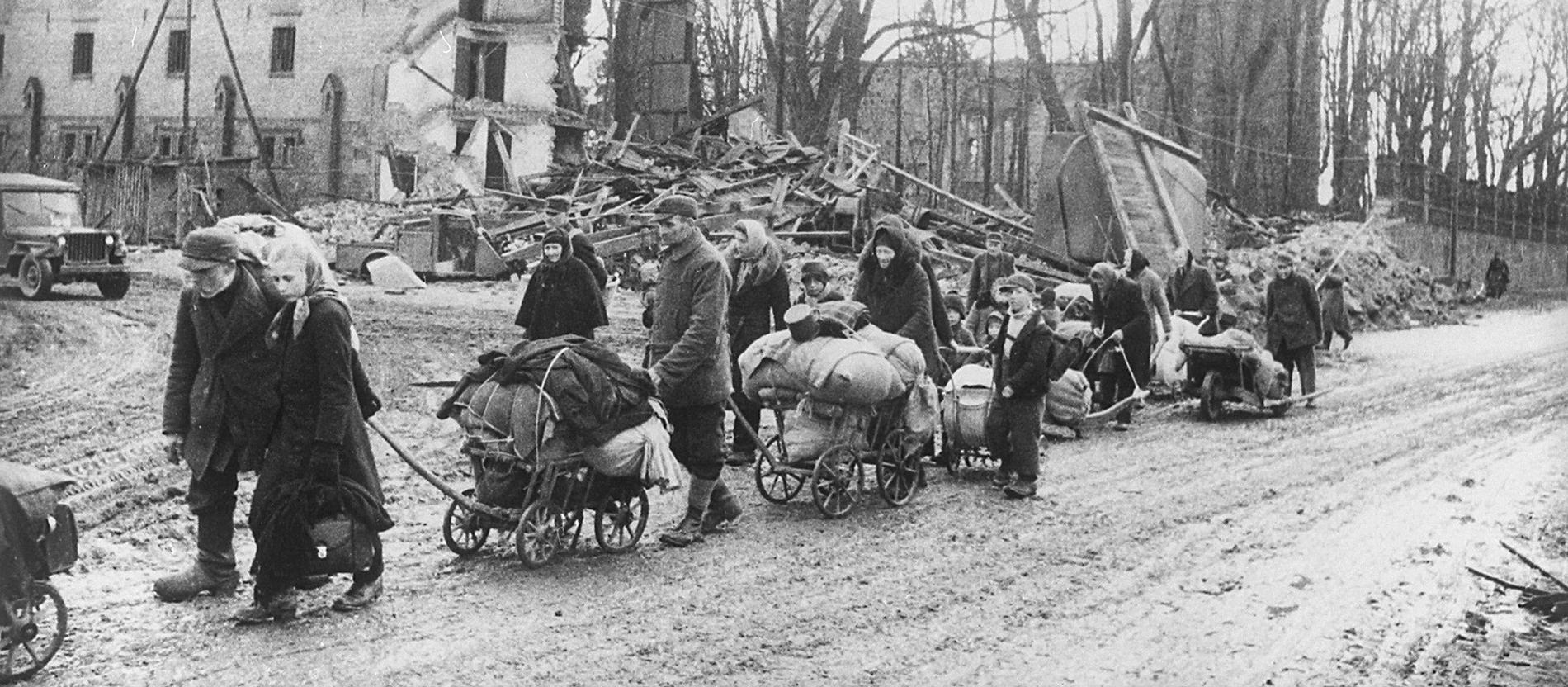Flucht aus den deutschen Ostgebieten vor den vorrueckenden Truppen der Roten Armee, Frühjahr 1945