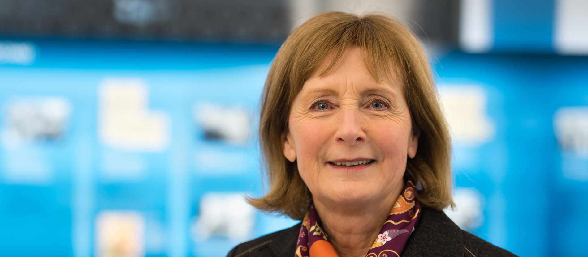 Hildegard Kronawitter blickt in die Kamera