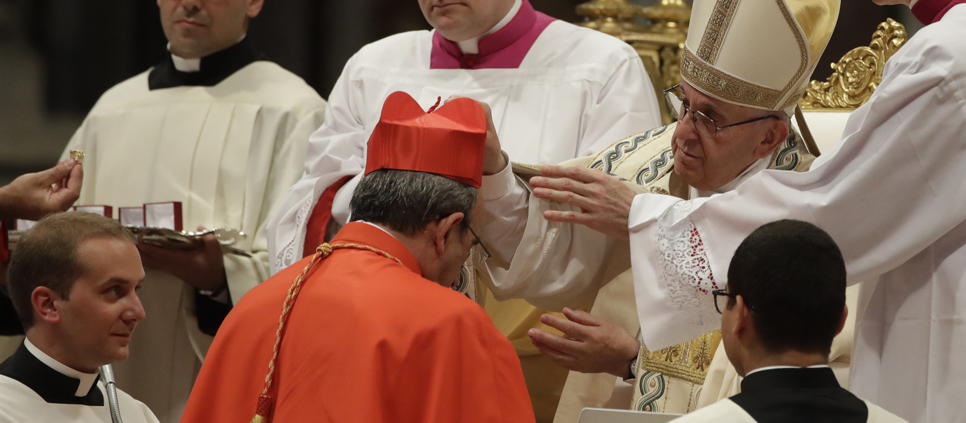 Papst Franziskus kreiert Bischof António dos Santos Marto zum Kardinal. 