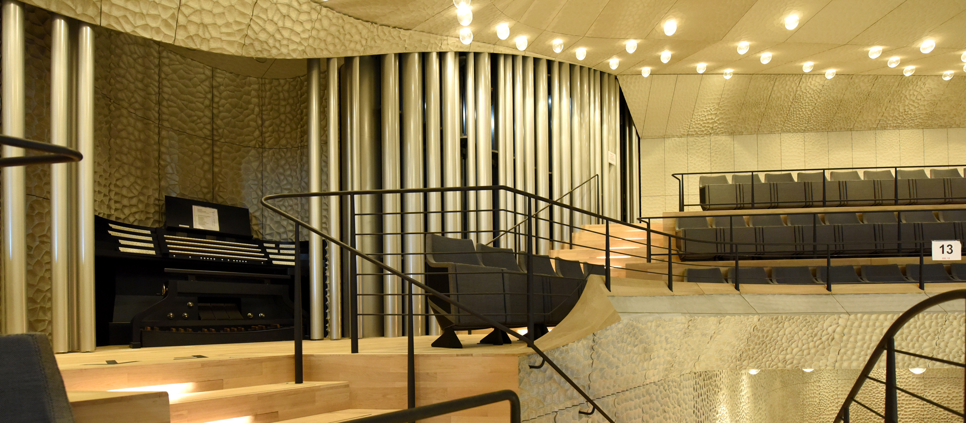 Die neue Orgel soll den Menschen in der Elbphilharmonie nahe gehen, auch ganz wörtlich. Der Spieltisch steht nur wenige Meter entfernt von den Sitzreihen im großen Saal.