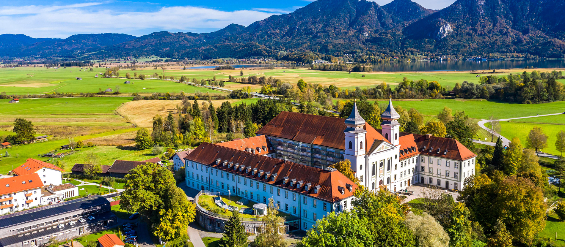 Das Kloster Schlehdorf aus der Vogelperspektive