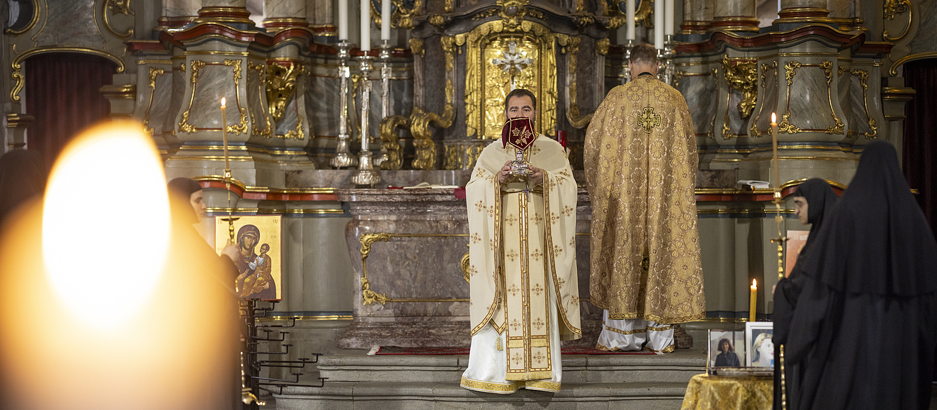 Orthodoxe Hymnen in einem ehemals katholischen Kloster