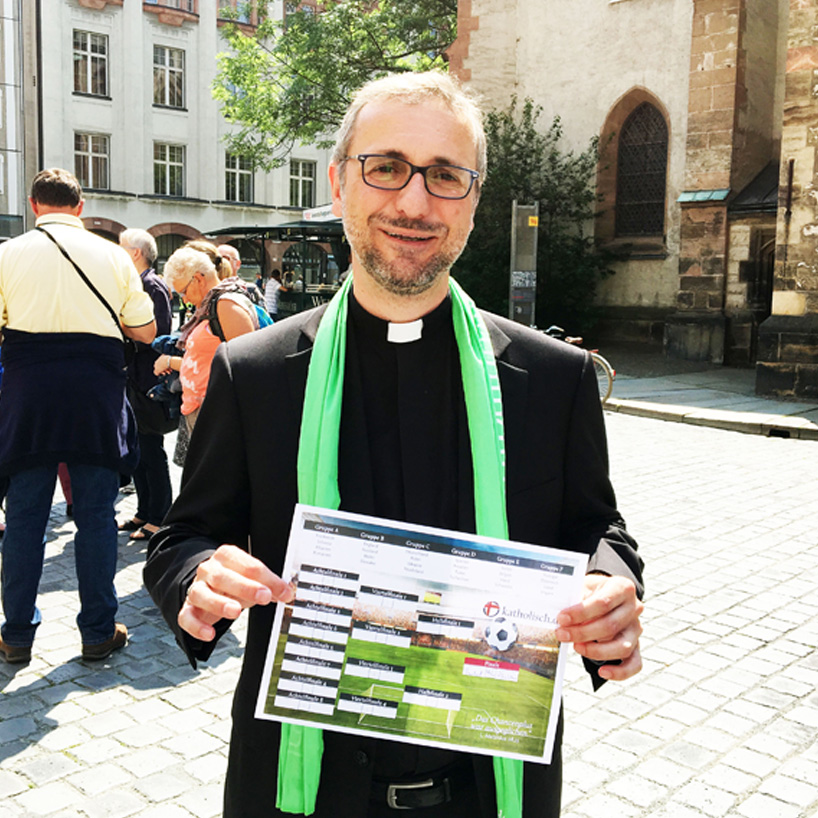 Mutiger Tipp: Erzbischof Stefan Heße sieht weder die deutsche Elf noch Gastgeber Frankreich im Finale. Er tippt auf England als Europameister. Im Endspiel treffen die Briten auf die italienische Elf und entscheiden das Spiel 4:2. 