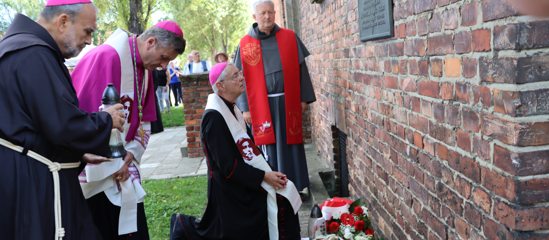 Erzbischof Ludwig Schick besucht Auschwitz