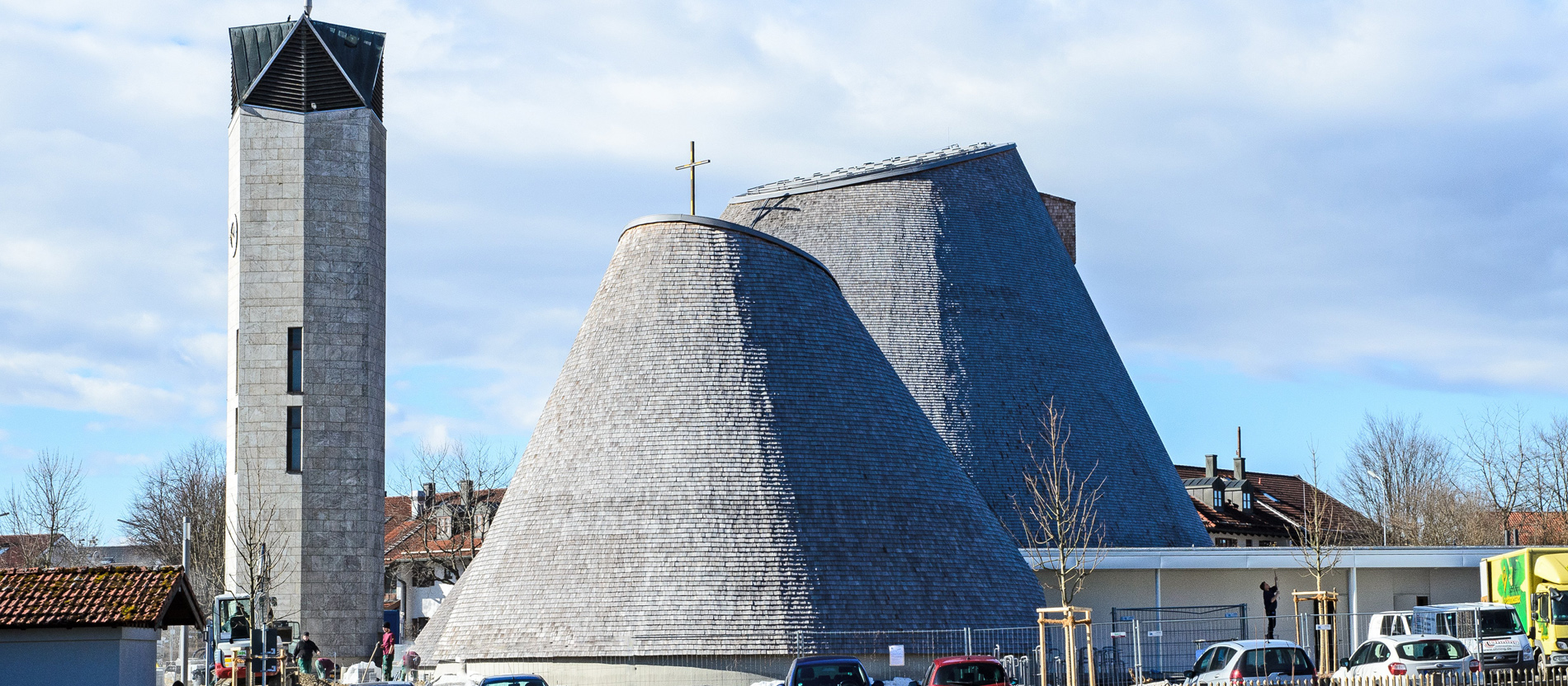 Die Kirche Sankt Josef in Holzkirchen.
