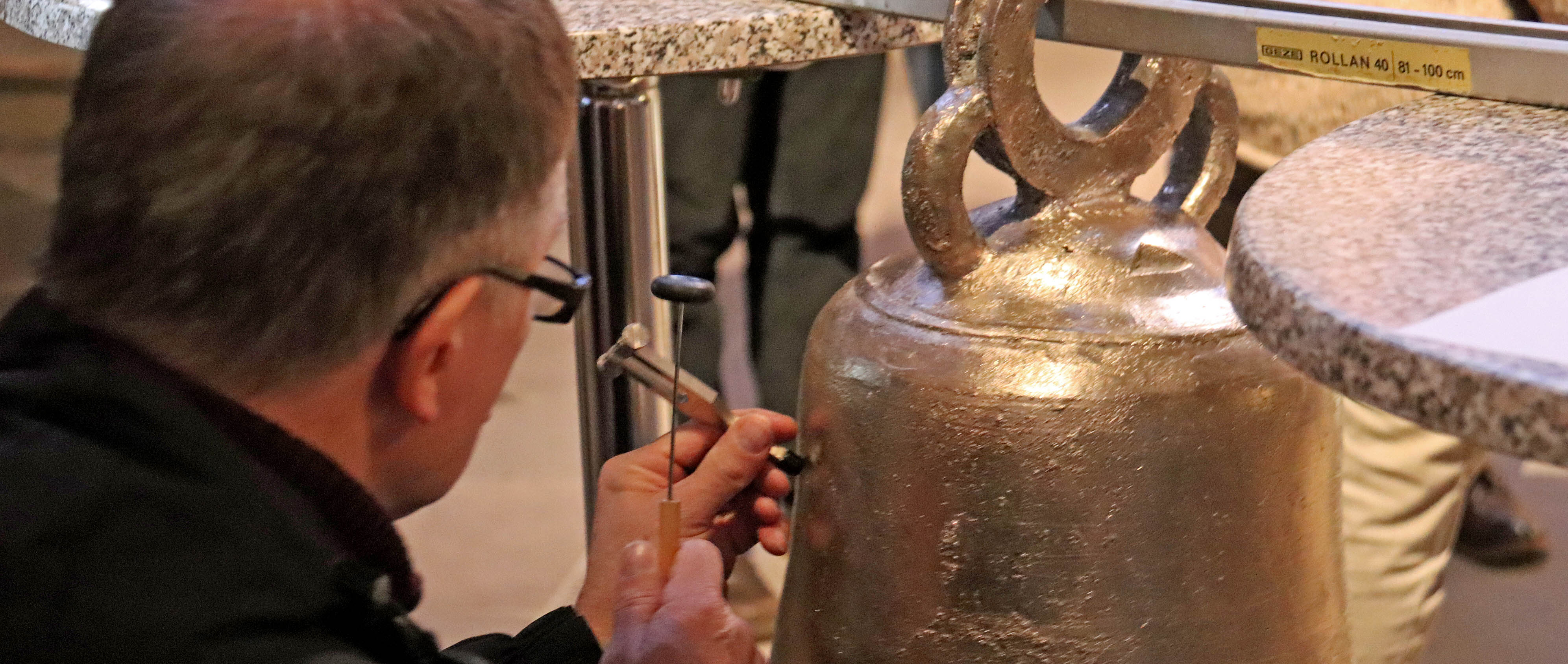 Paderborner gießen Glocke wie im Mittelalter